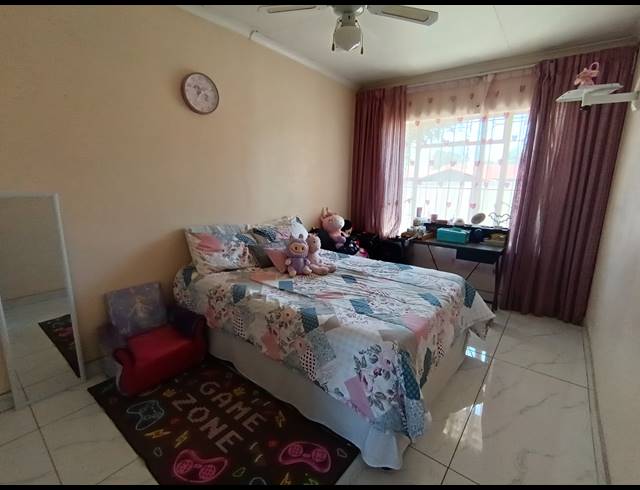 4 BEDROOM FREEHOLD FOR SALE IN BRACKENDOWNS